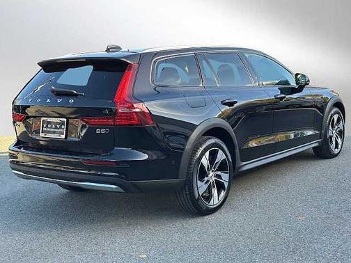 2024 Volvo V60 Cross Country Plus