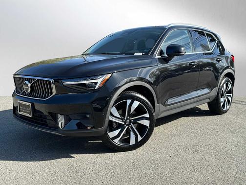 2024 Volvo XC40 B5 Plus Bright