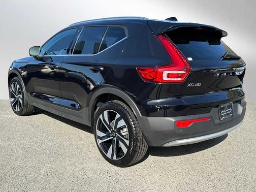 2024 Volvo XC40 B5 Plus Bright
