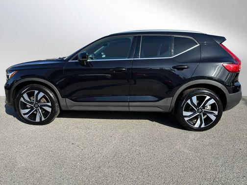 2024 Volvo XC40 B5 Plus Bright