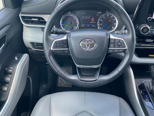2023 Toyota Highlander Hybrid XLE