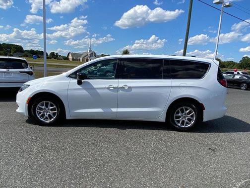 2024 Chrysler Voyager LX