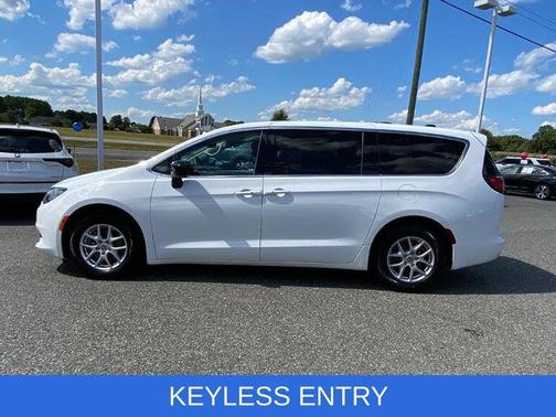 2024 Chrysler Voyager LX