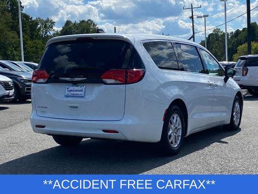 2024 Chrysler Voyager LX