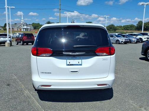 2024 Chrysler Voyager LX