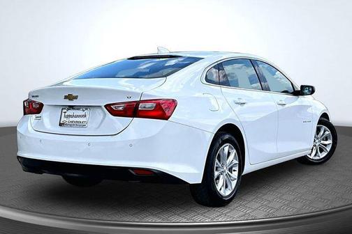 Summit White 2024 Chevrolet Malibu FWD 1LT
