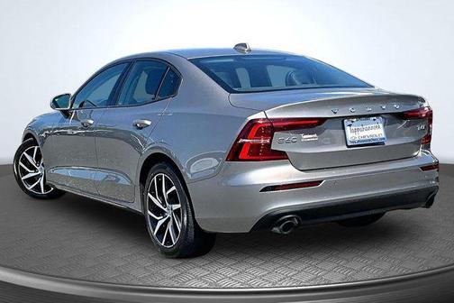 Gray Metallic 2019 Volvo S60 T6 Momentum