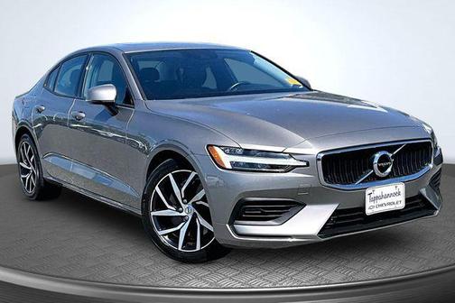 Gray Metallic 2019 Volvo S60 T6 Momentum