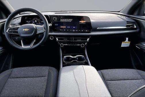 Summit White 2026 Chevrolet Traverse LT