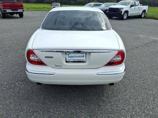 2004 Jaguar XJ Base