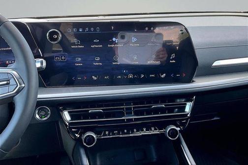 Mosaic Black Metallic 2026 Chevrolet Traverse LT