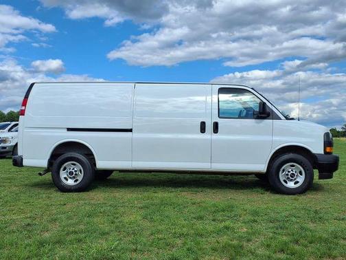 2023 GMC Savana 2500 Work Van