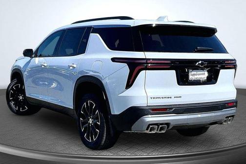 Polar White Tricoat 2026 Chevrolet Traverse LT