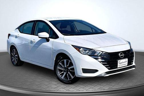 Aspen White Tricoat 2023 Nissan Versa 1.6 SV