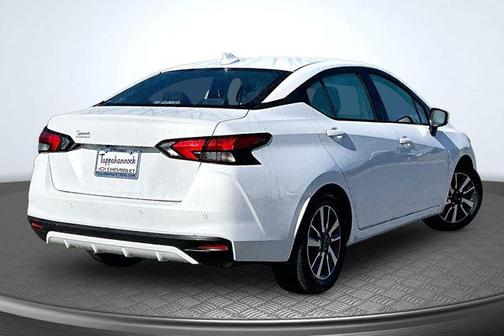 Aspen White Tricoat 2023 Nissan Versa 1.6 SV
