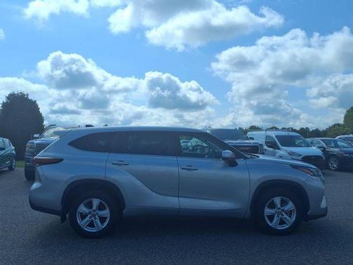 2024 Toyota Highlander Hybrid LE