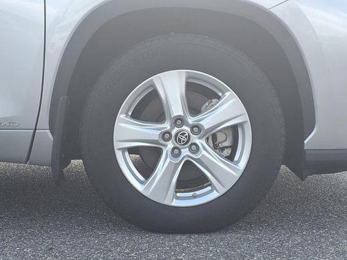 2024 Toyota Highlander Hybrid LE