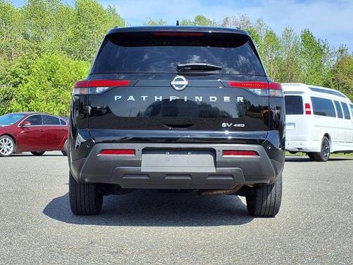 2024 Nissan Pathfinder SV 4WD