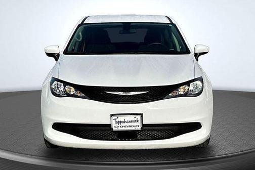 Bright White Clearcoat 2022 Chrysler Voyager LX