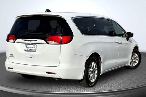 Bright White Clearcoat 2022 Chrysler Voyager LX