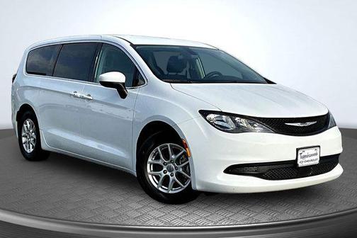 Bright White Clearcoat 2022 Chrysler Voyager LX