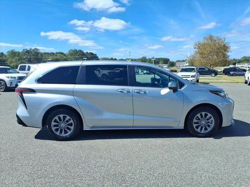 2021 Toyota Sienna LE