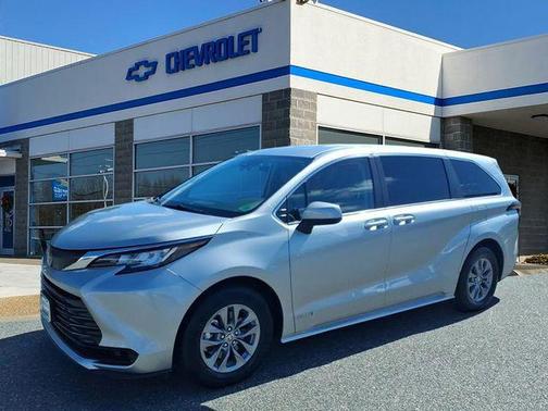 2021 Toyota Sienna LE