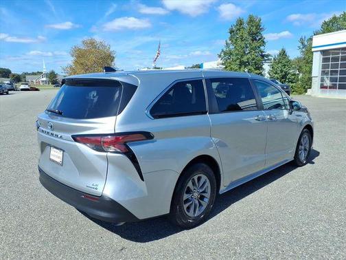 2021 Toyota Sienna LE
