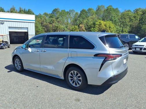 2021 Toyota Sienna LE