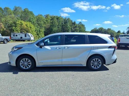 2021 Toyota Sienna LE