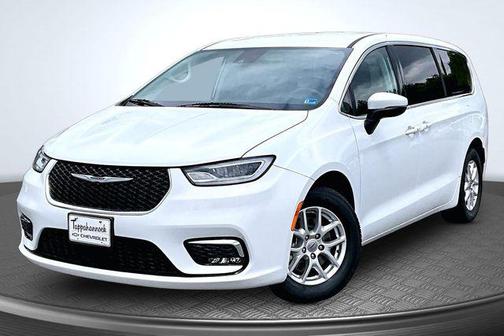 Bright White Clearcoat 2023 Chrysler Pacifica Touring L