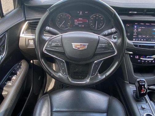 2022 Cadillac XT5 Premium Luxury