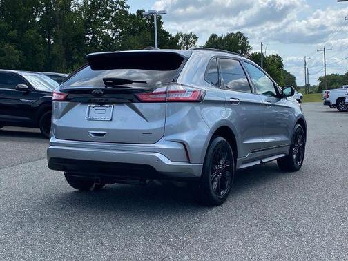 2022 Ford Edge SE