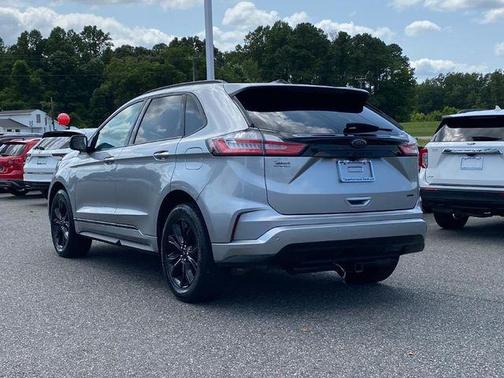 2022 Ford Edge SE