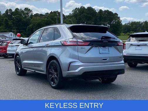 2022 Ford Edge SE