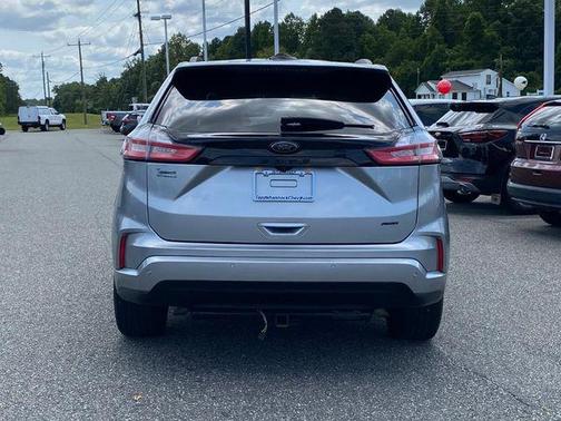 2022 Ford Edge SE