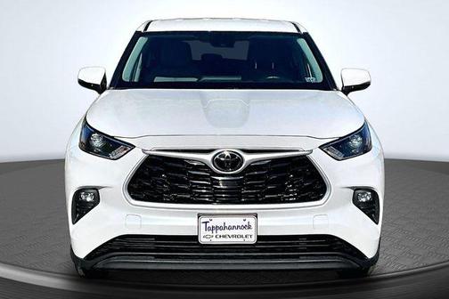 Pearl 2023 Toyota Highlander LE