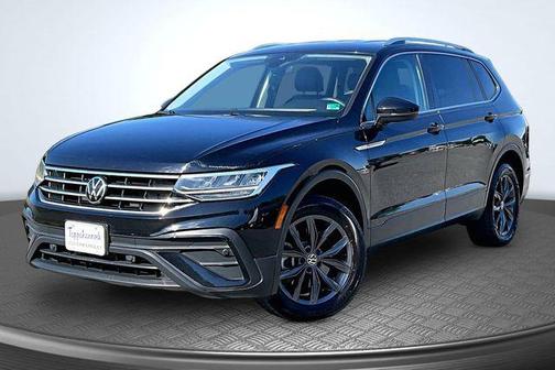 Deep Black Pearl 2024 Volkswagen Tiguan 2.0T Wolfsburg Edition
