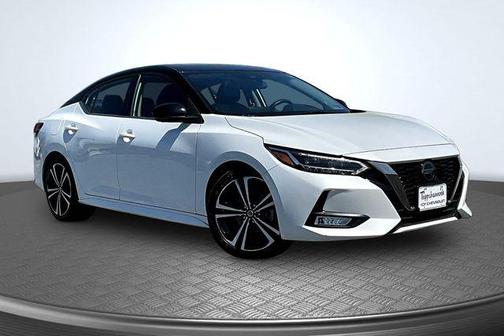 Aspen White Tricoat/Super Black 2023 Nissan Sentra SR