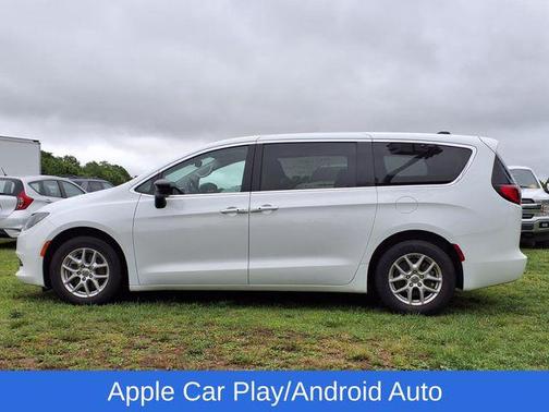 2024 Chrysler Voyager LX