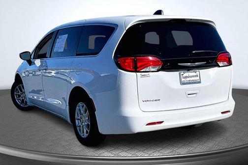 2024 Chrysler Voyager LX