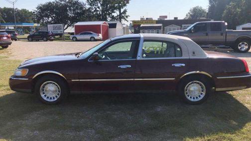 2000 Lincoln Town Car Executive