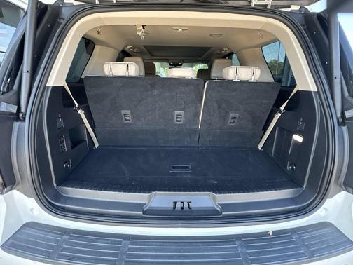 Star White Metallic Tri-Coat 2023 Ford Expedition Limited