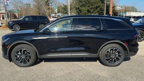 Infinite Black Metallic Clearcoat 2025 Lincoln Nautilus Premiere