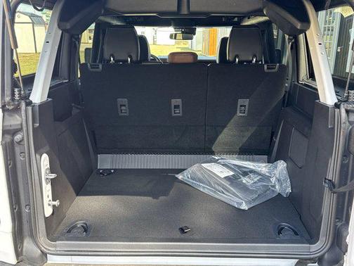 OXFORD WHITE 2024 Ford Bronco Outer Banks