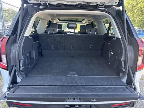 Space Silver Metallic 2025 Ford Expedition Max Active 4x2