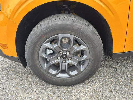 ORANGE FURY METALLIC TRI-COAT 2026 Ford Maverick XLT