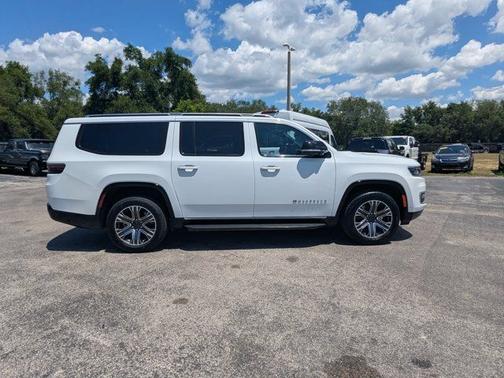 Bright White Clearcoat 2024 Jeep Wagoneer SERIES II
