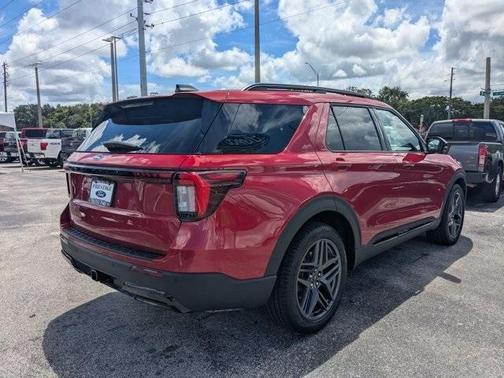 2025 Ford Explorer ST-Line