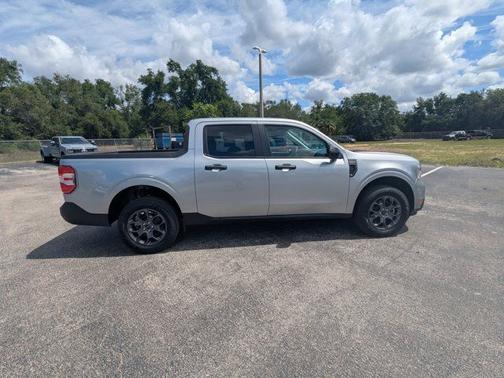 ICONIC SILVER METALLIC 2024 Ford Maverick XLT